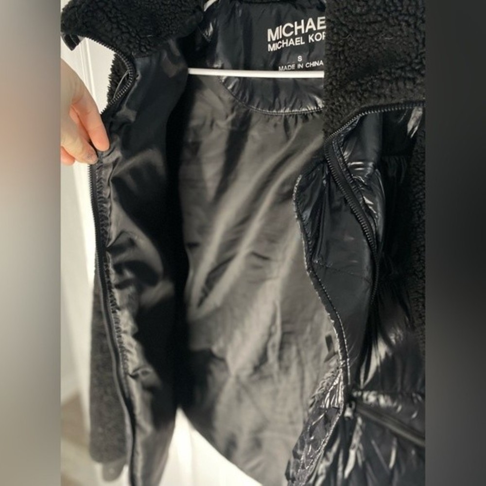Michael Kors Puffer Jacket with Faux Fur, size S, black - Picture 7 of 9